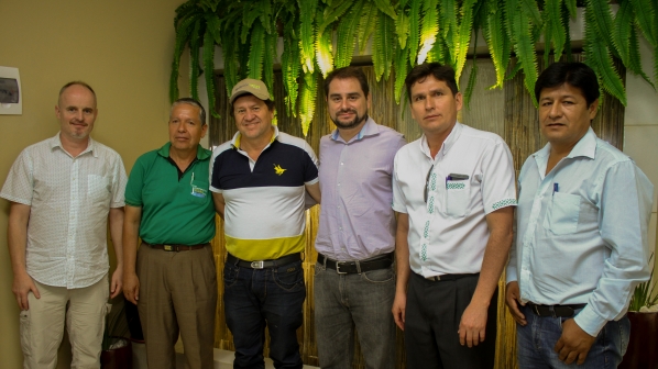 Basilia y Víctor reconvirtieron sus tierras y hoy se dedican a la cría de peces en el marco de un proyecto de conservación de acuíferos