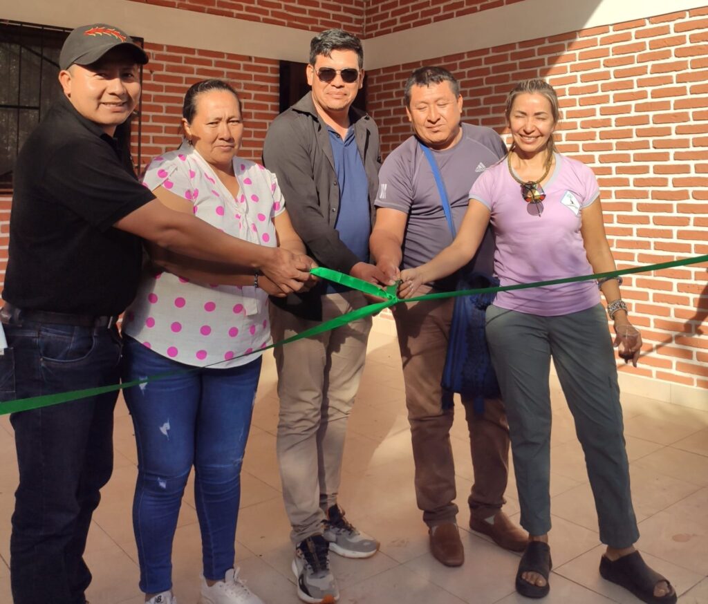 Corte de cinta inaugural